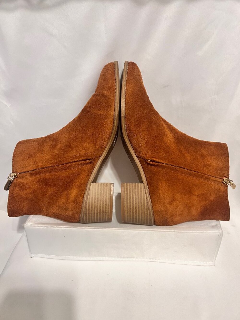 Clarks Somerset Orange Suede Feel Ankle 2" Heeled Bootie Boots-Size 11-Gold Zip - Picture 4 of 14